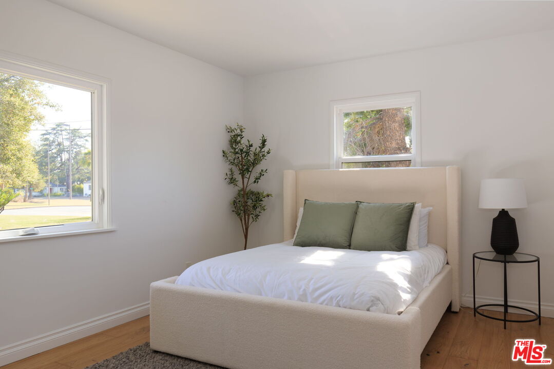 596 N Sierra Madre Blvd