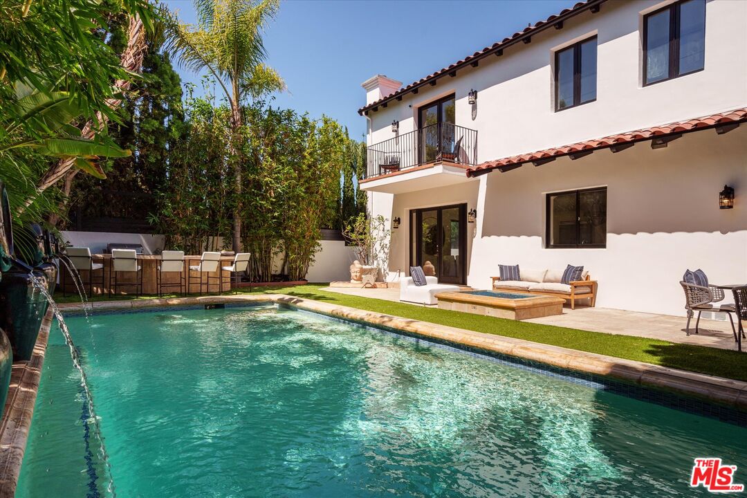 1042 Berkeley Dr