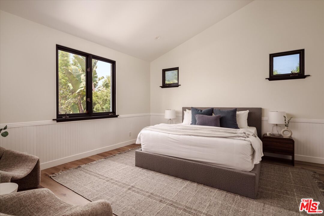 1042 Berkeley Dr