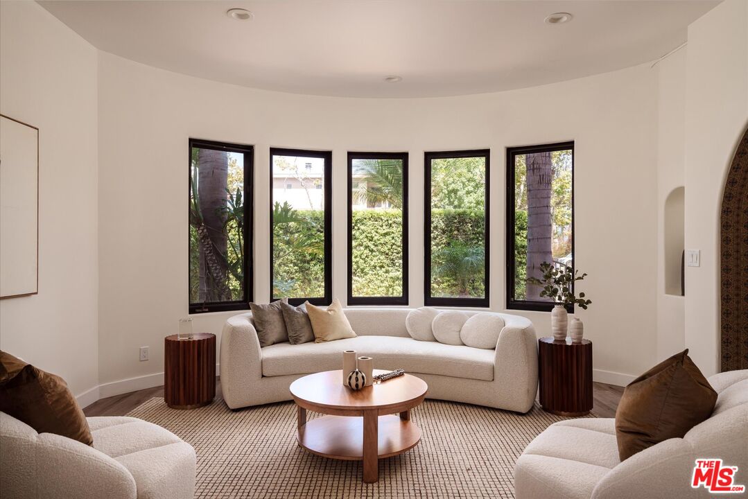 1042 Berkeley Dr