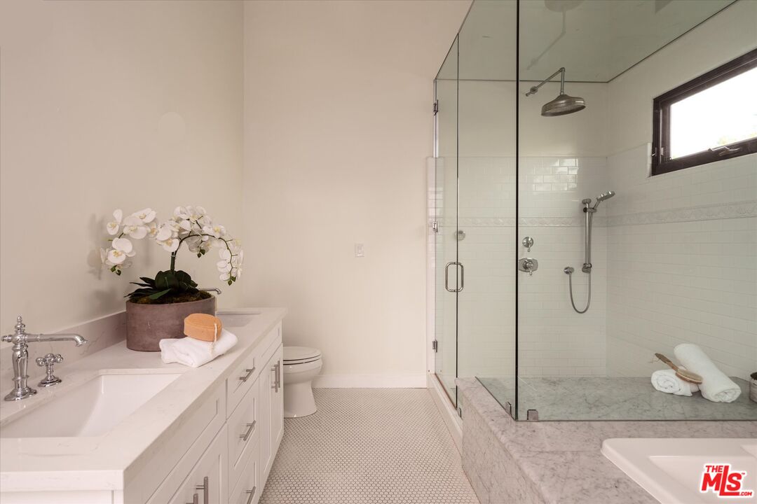 1042 Berkeley Dr