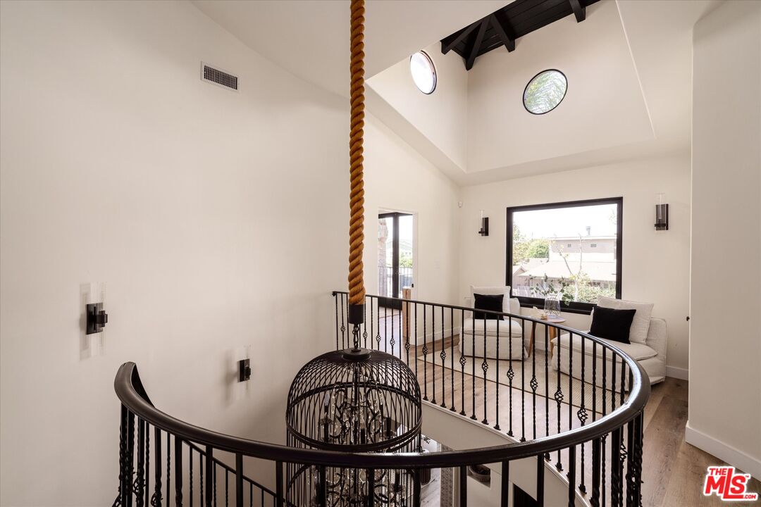 1042 Berkeley Dr