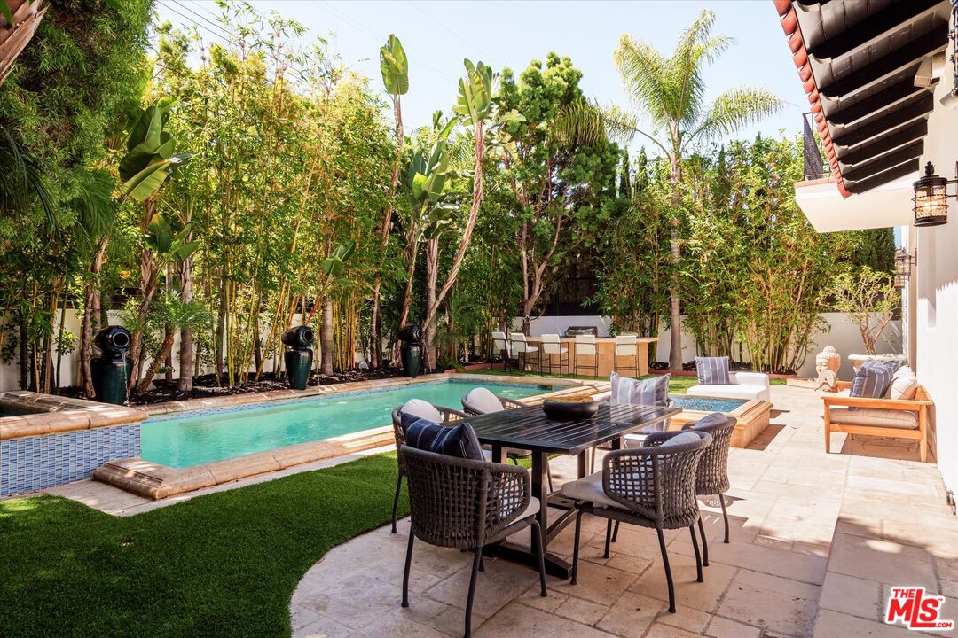 1042 Berkeley Dr