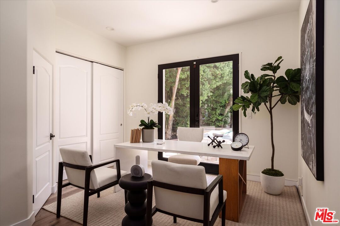 1042 Berkeley Dr