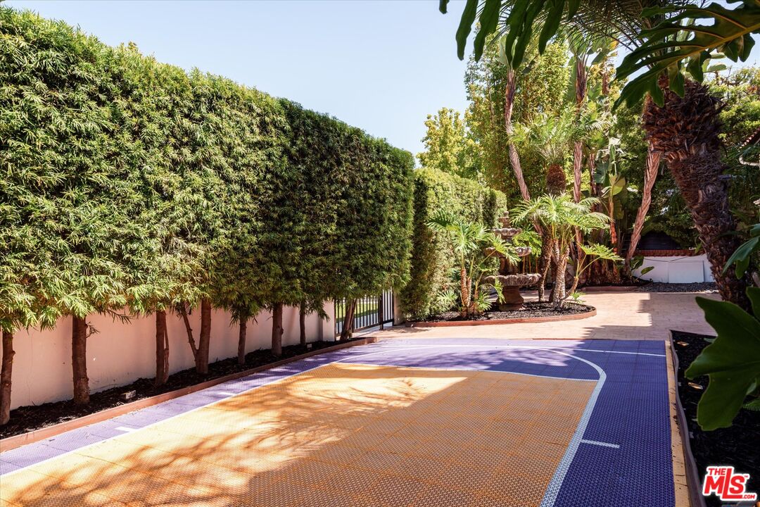 1042 Berkeley Dr