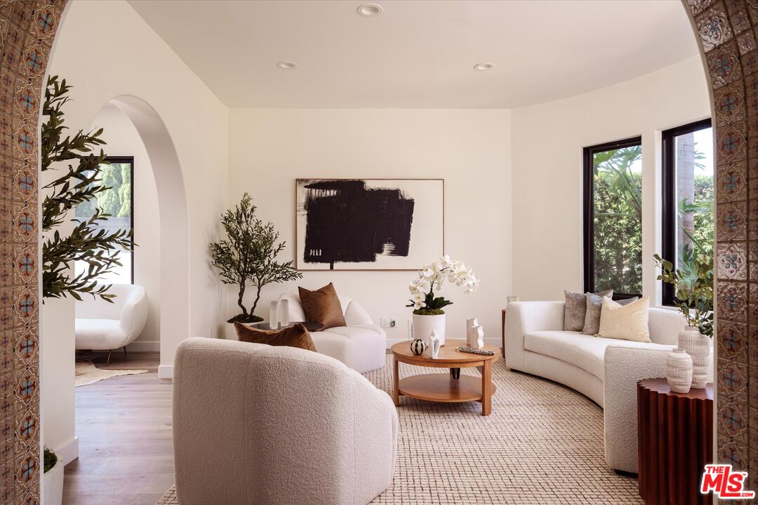 1042 Berkeley Dr