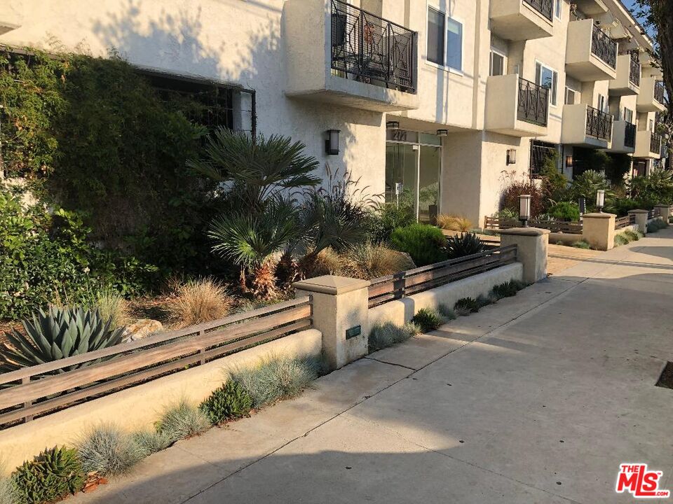 2721 2nd St Unit: 214