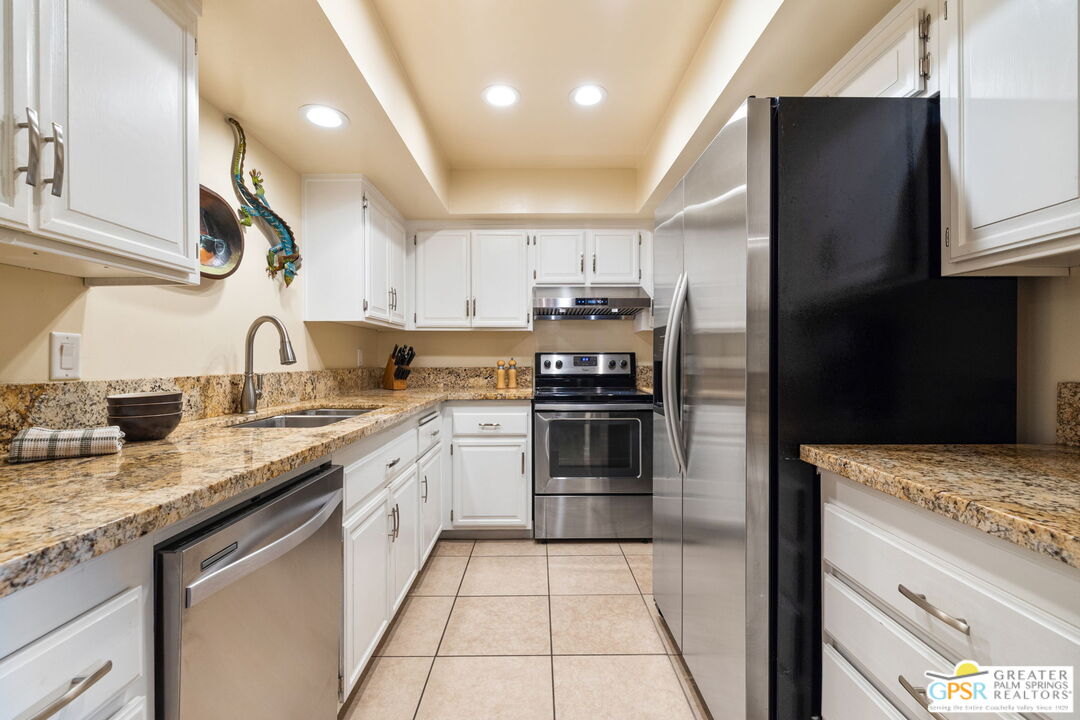 605 E Amado Rd Unit: 618