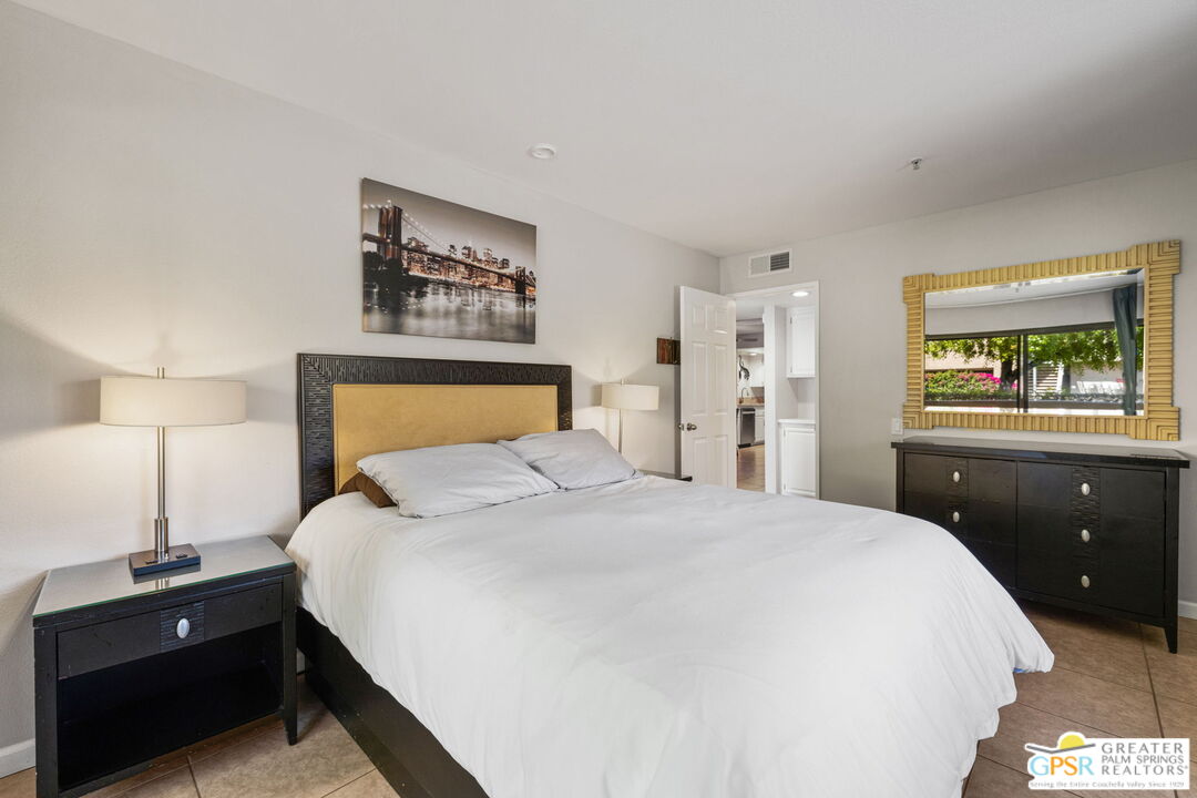 605 E Amado Rd Unit: 618