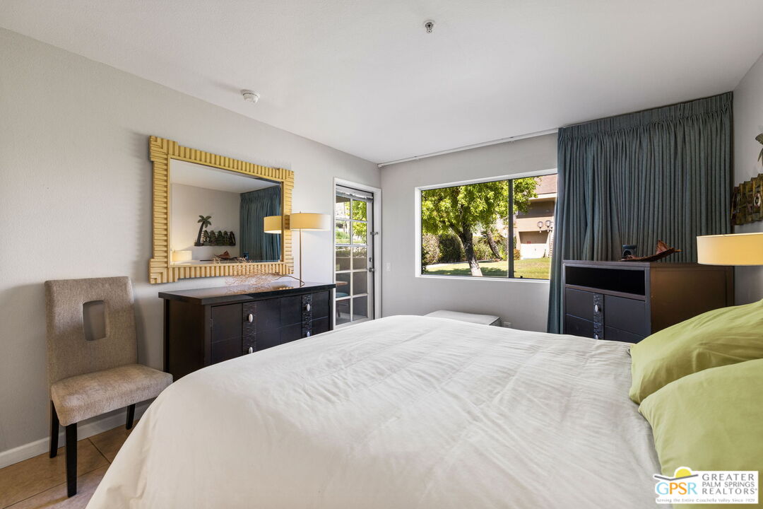 605 E Amado Rd Unit: 618