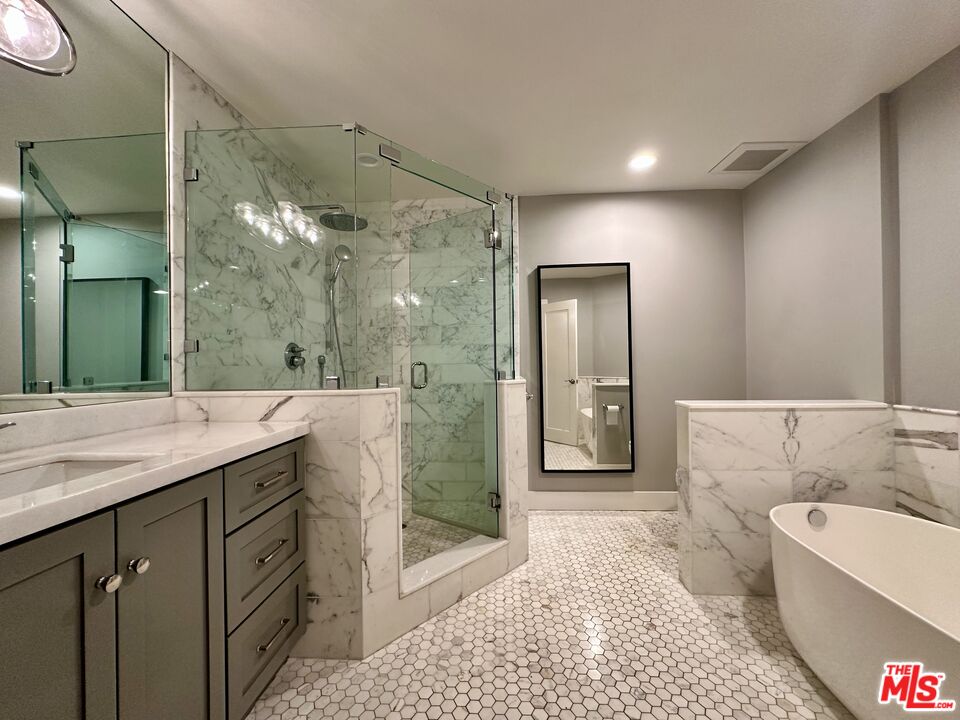 133 S Oakhurst Dr Unit: 102