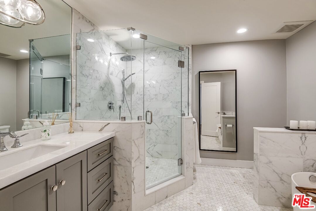 133 S Oakhurst Dr Unit: 102