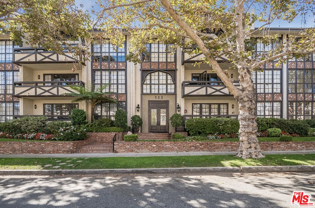 133 S Oakhurst Dr Unit: 102