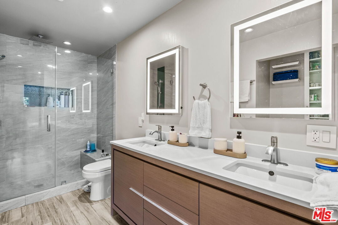 2909 Arizona Ave Unit: 15