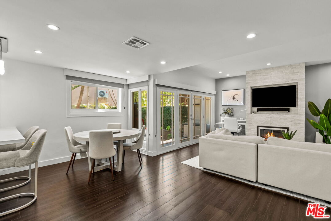 2909 Arizona Ave Unit: 15