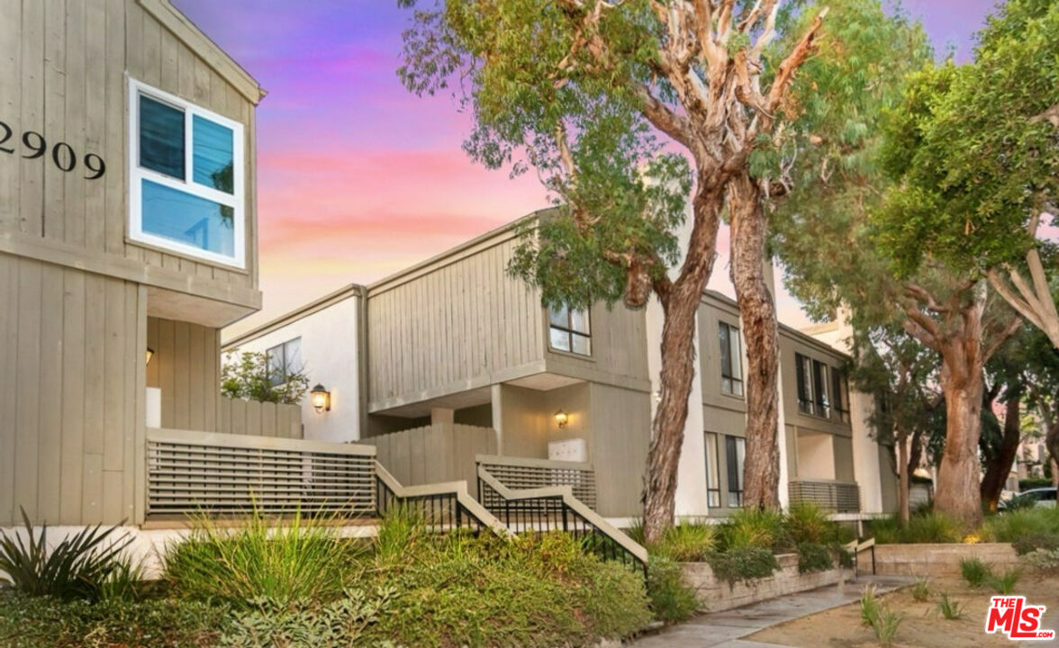 2909 Arizona Ave Unit: 15