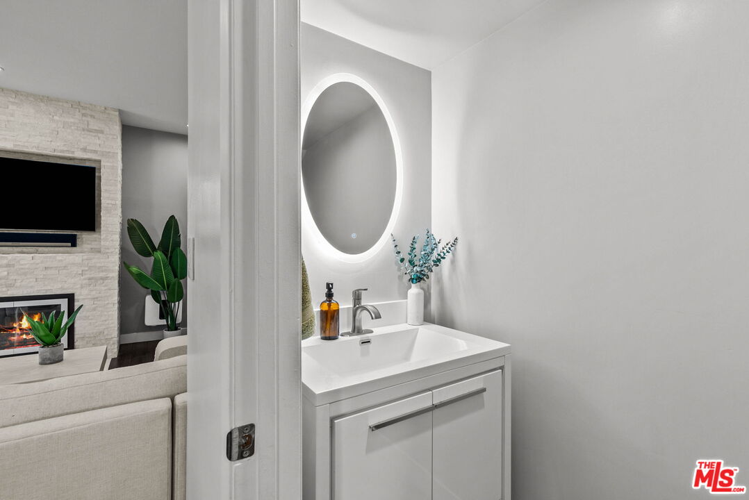 2909 Arizona Ave Unit: 15