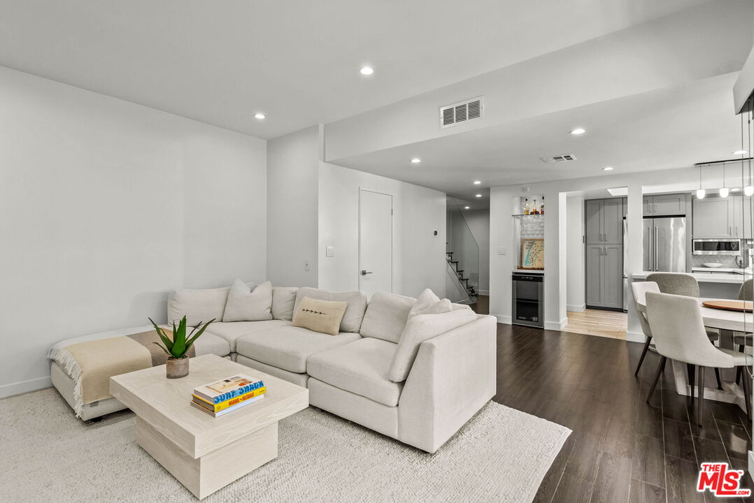 2909 Arizona Ave Unit: 15