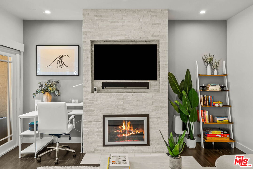 2909 Arizona Ave Unit: 15