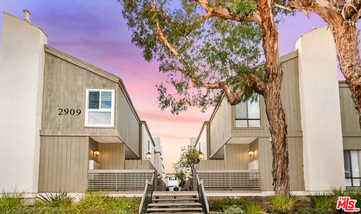 2909 Arizona Ave Unit: 15