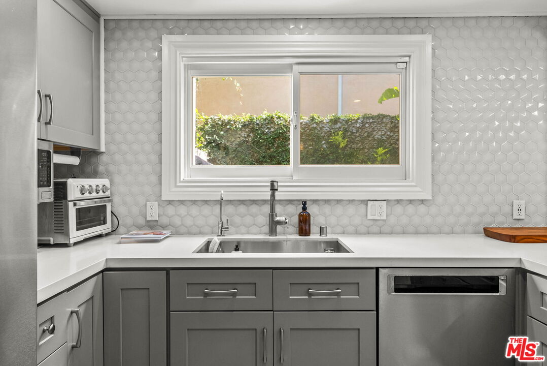 2909 Arizona Ave Unit: 15