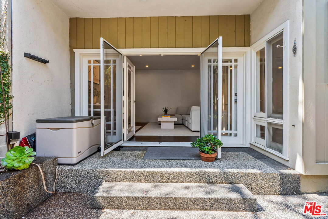 2909 Arizona Ave Unit: 15