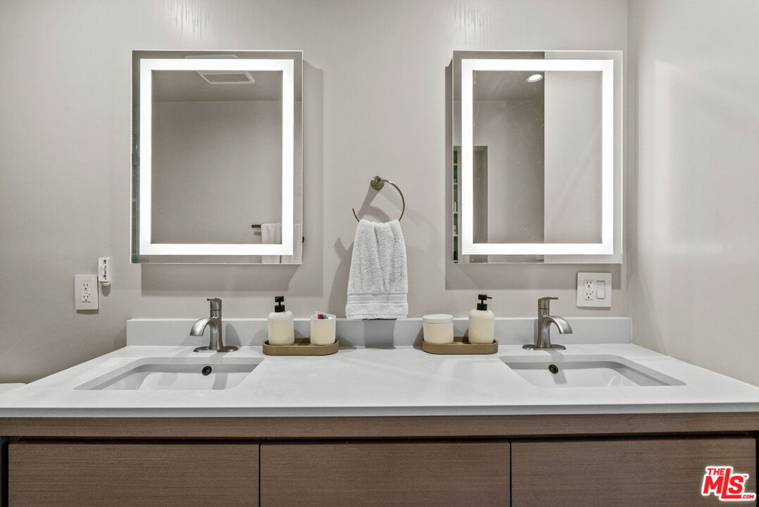 2909 Arizona Ave Unit: 15