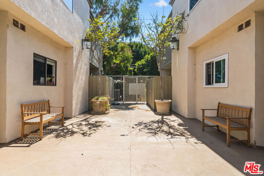 2909 Arizona Ave Unit: 15