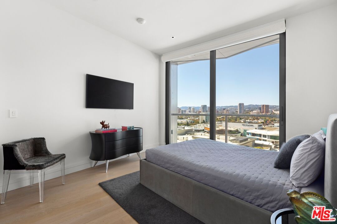 211 W Elm Ct Unit: 9E