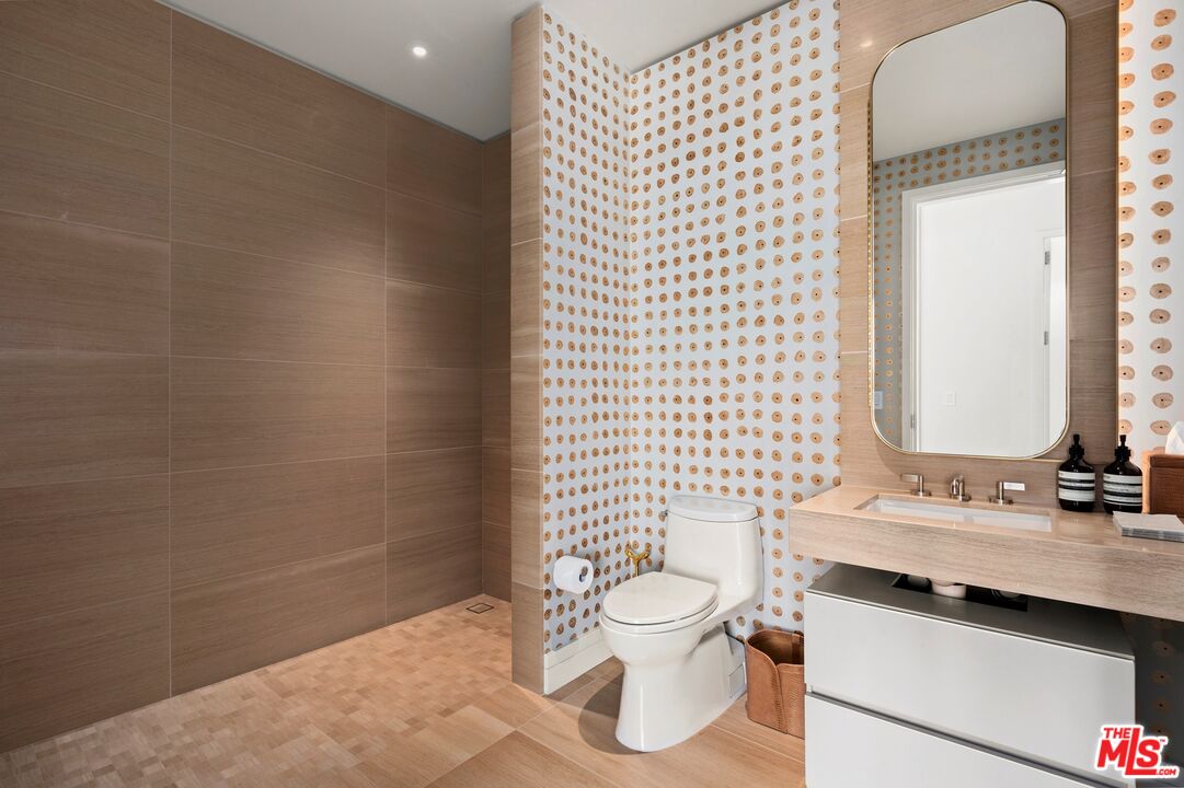 211 W Elm Ct Unit: 9E