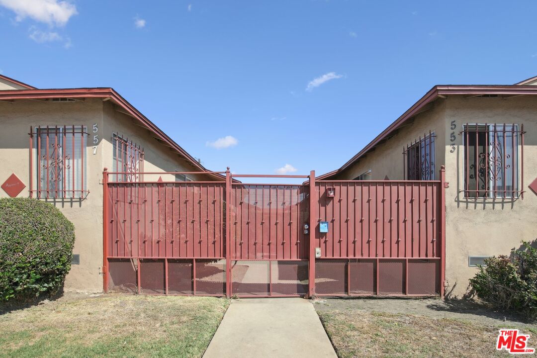 553 W Imperial Hwy