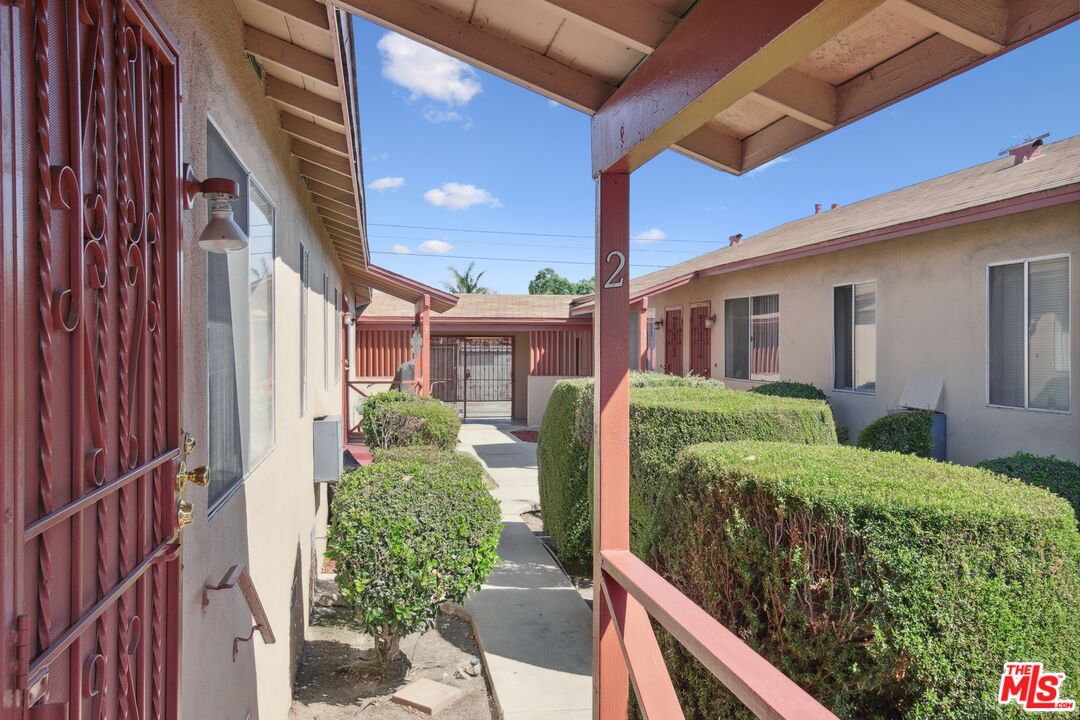 557 W Imperial Hwy