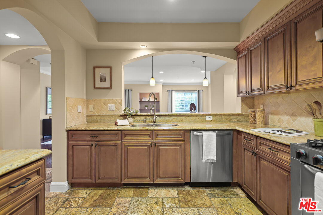 1845 Federal Ave Unit: 205