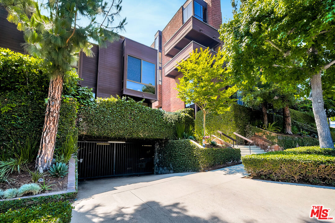 1033 Carol Dr Unit: 304