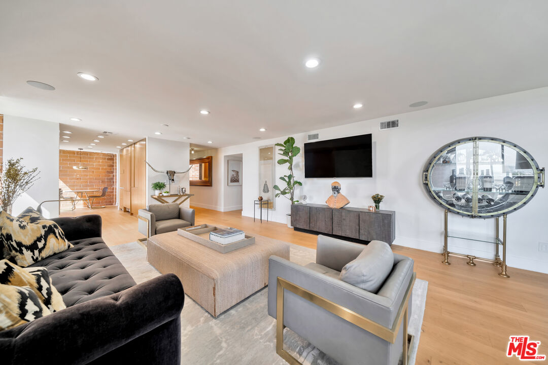 1033 Carol Dr Unit: 304