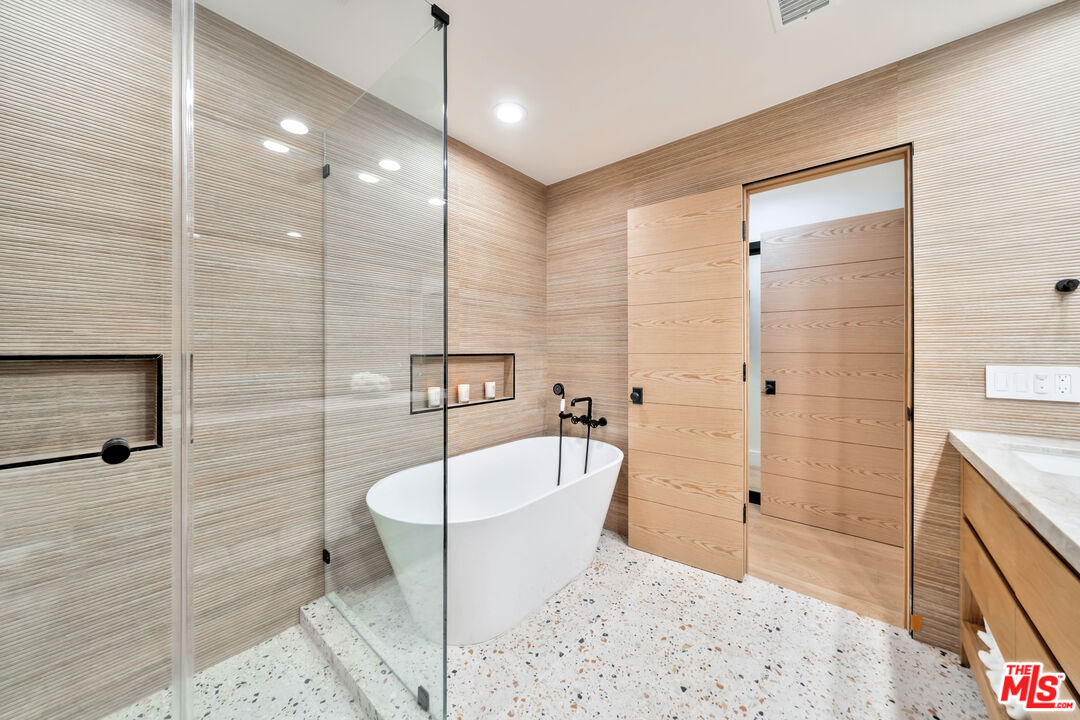 1033 Carol Dr Unit: 304