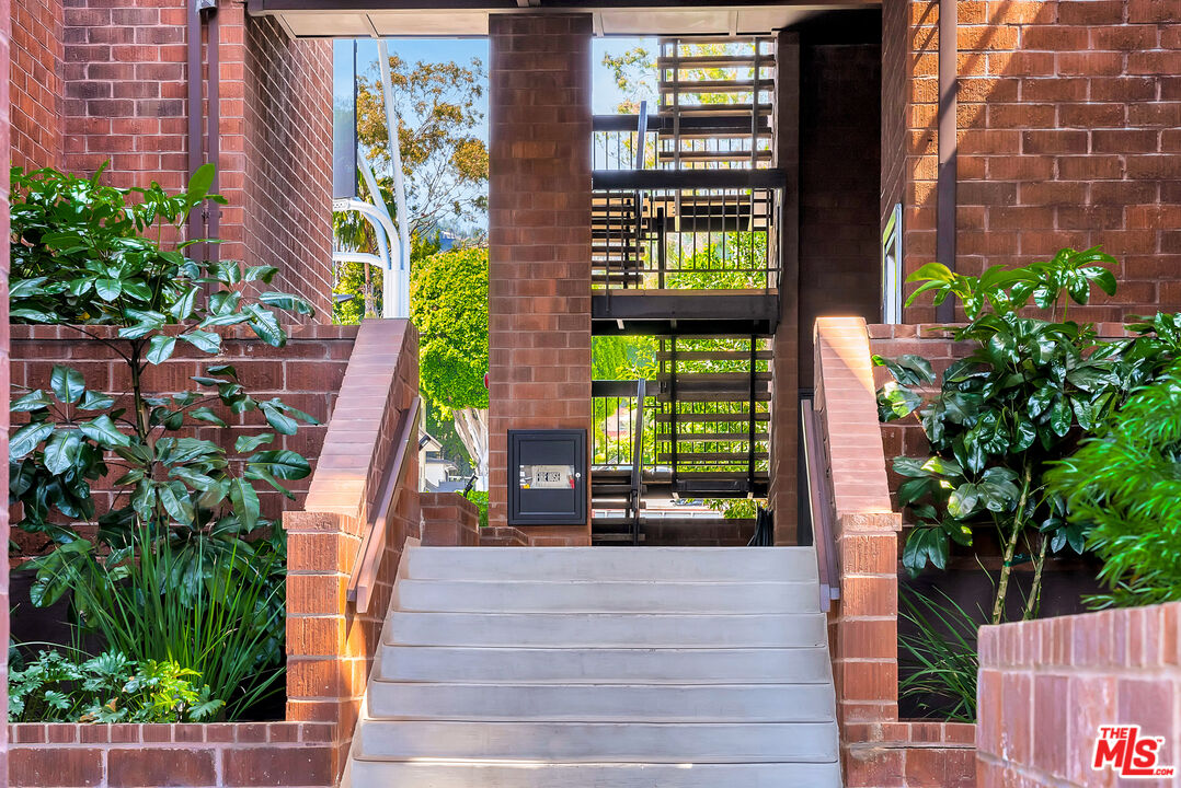 1033 Carol Dr Unit: 304