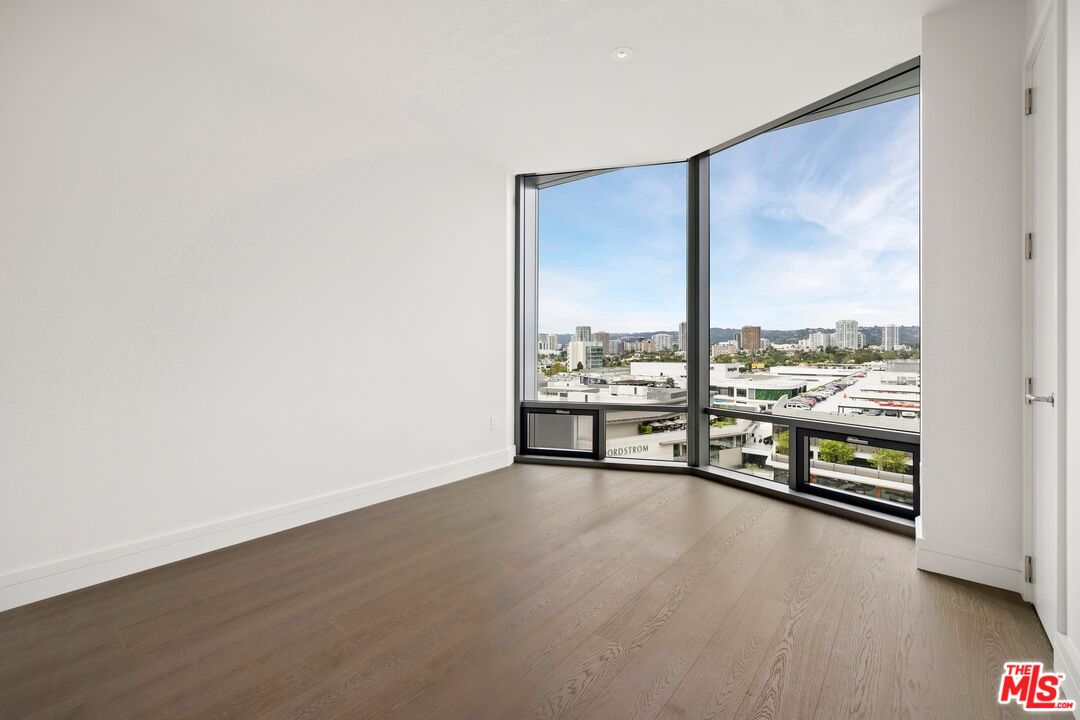 211 W Elm Ct Unit: 6E