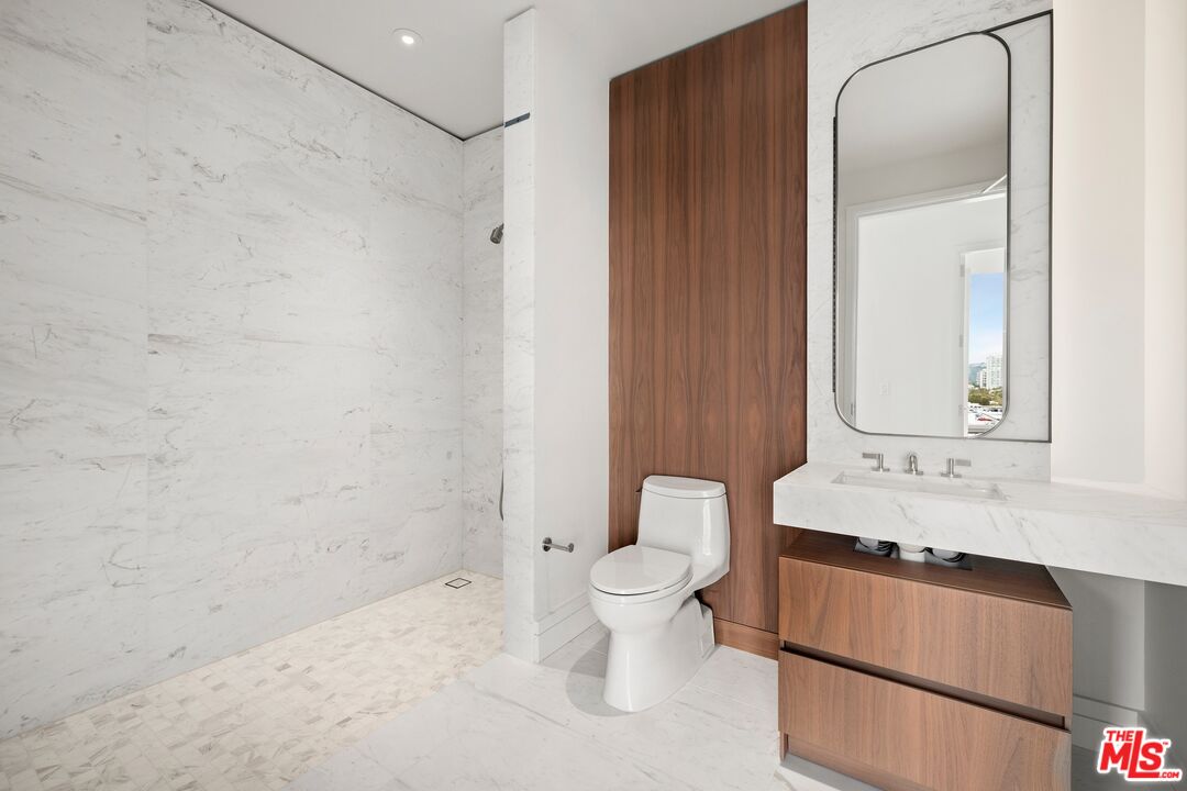 211 W Elm Ct Unit: 6E