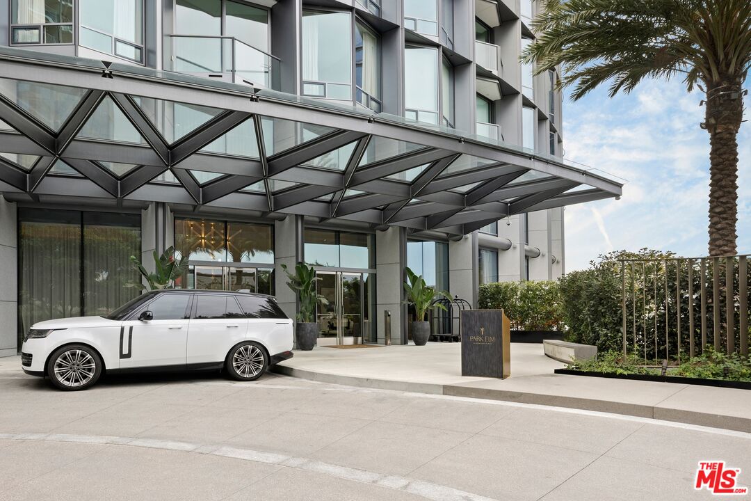 211 W Elm Ct Unit: 6E