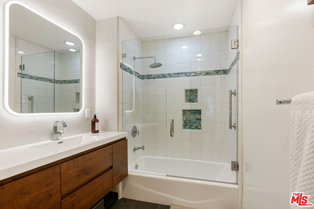 930 3rd ST Unit: 103