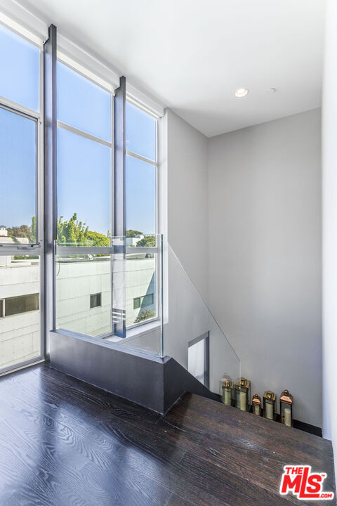 825 N Kings Rd Unit: 15