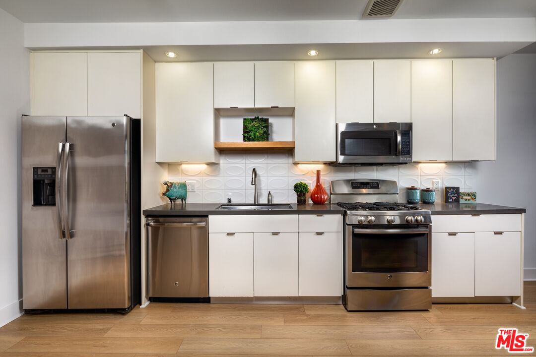 710 N El Centro Ave Unit: 130