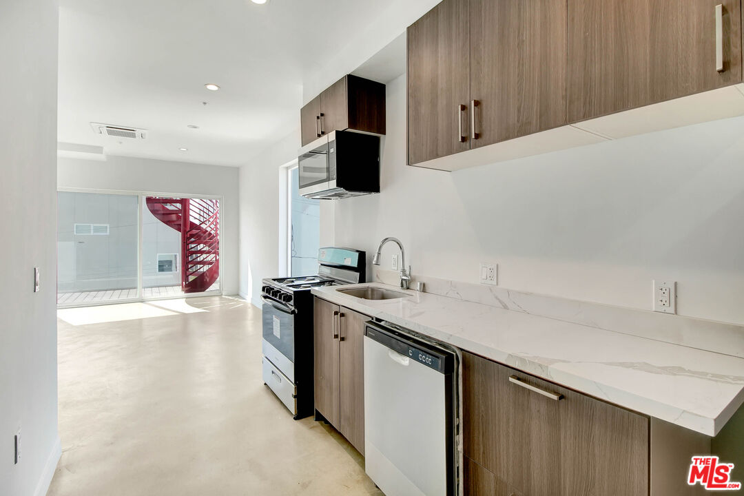 5814 La Mirada Ave Unit: 403