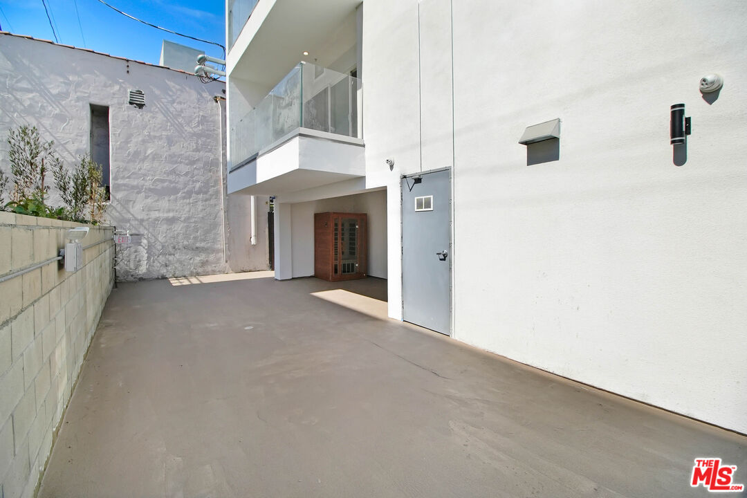 5814 La Mirada Ave Unit: 403