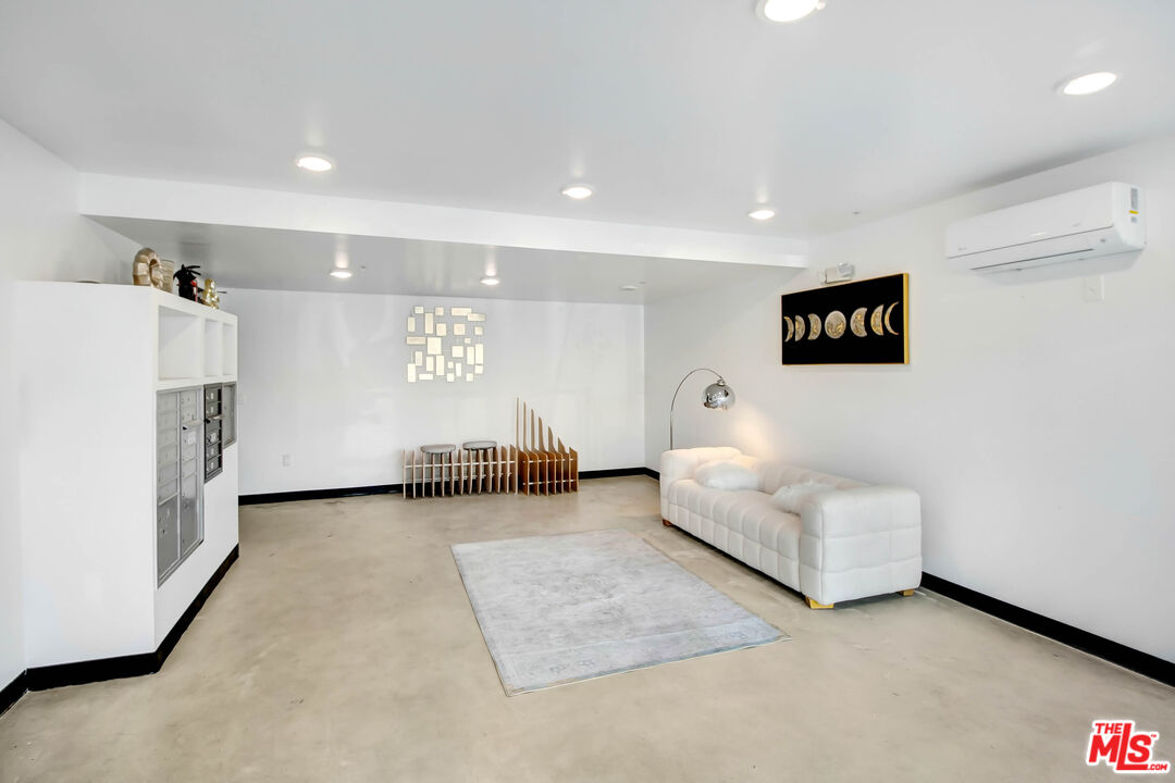 5814 La Mirada Ave Unit: 403