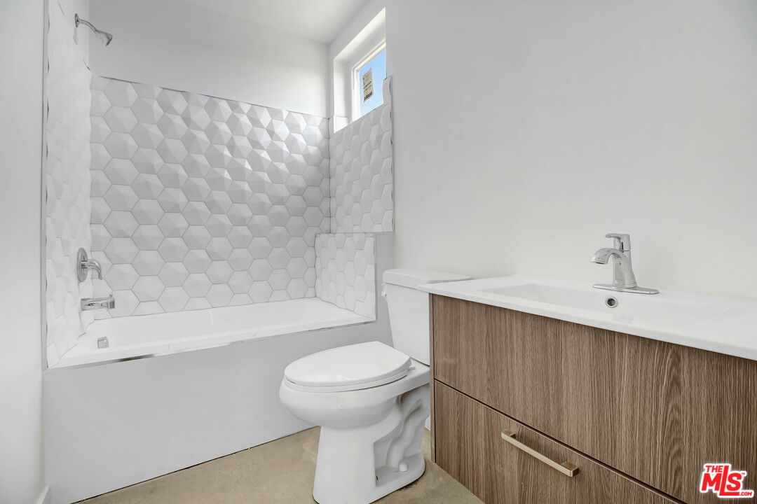 5814 La Mirada Ave Unit: 403