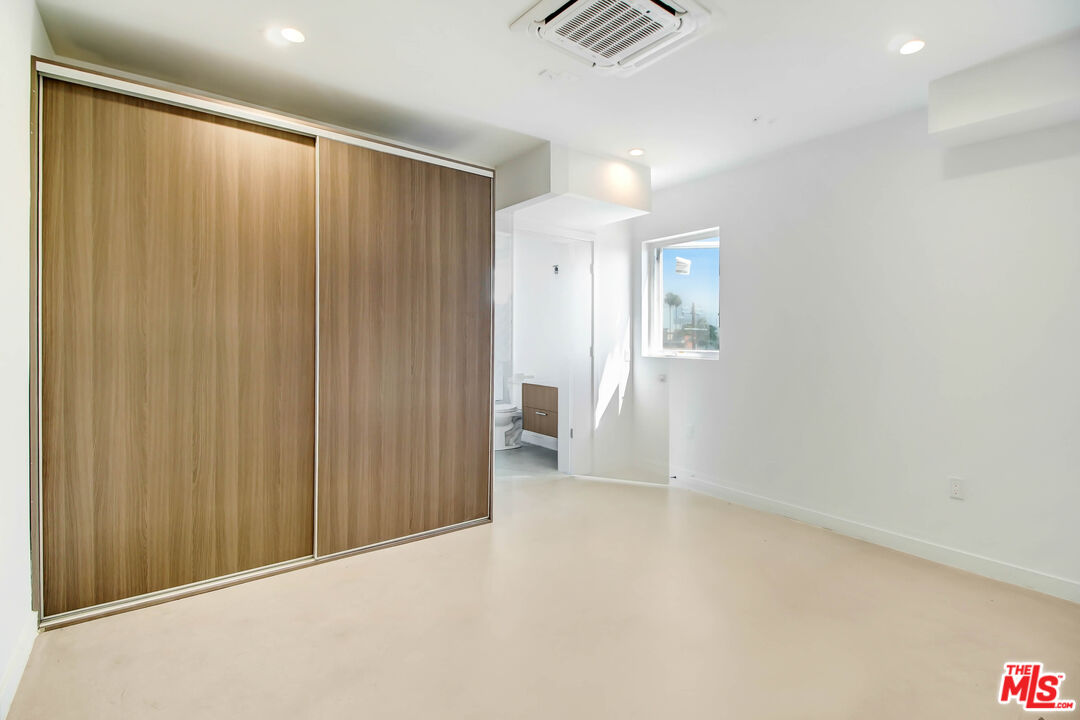 5814 La Mirada Ave Unit: 403