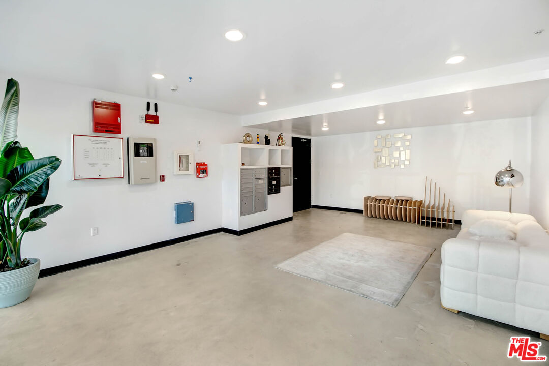 5814 La Mirada Ave Unit: 403