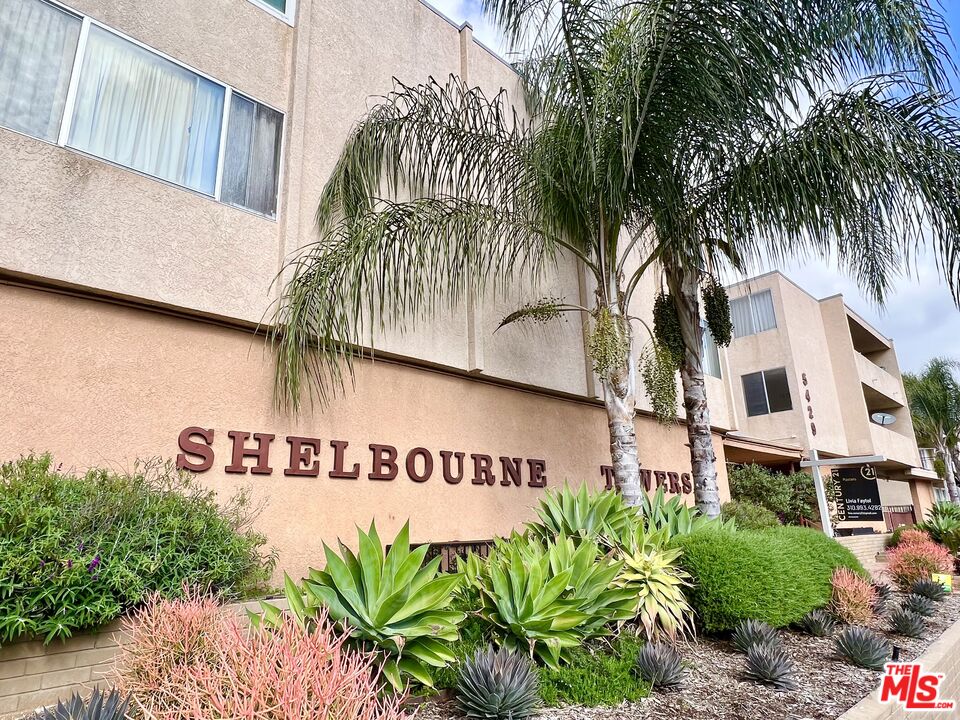 5429 Newcastle Ave Unit: 205